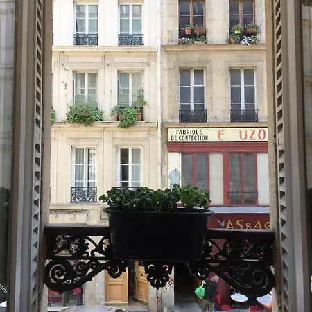 Familial Au Coeur Du Marais Апартаменты *