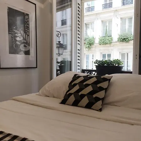 아파트 Familial Au Coeur Du Marais